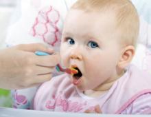 ملامح النظام الغذائي لطفل عمره ستة أشهر على التغذية الاصطناعية