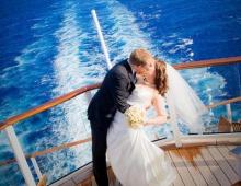 Pernikahan dalam foto gaya bahari